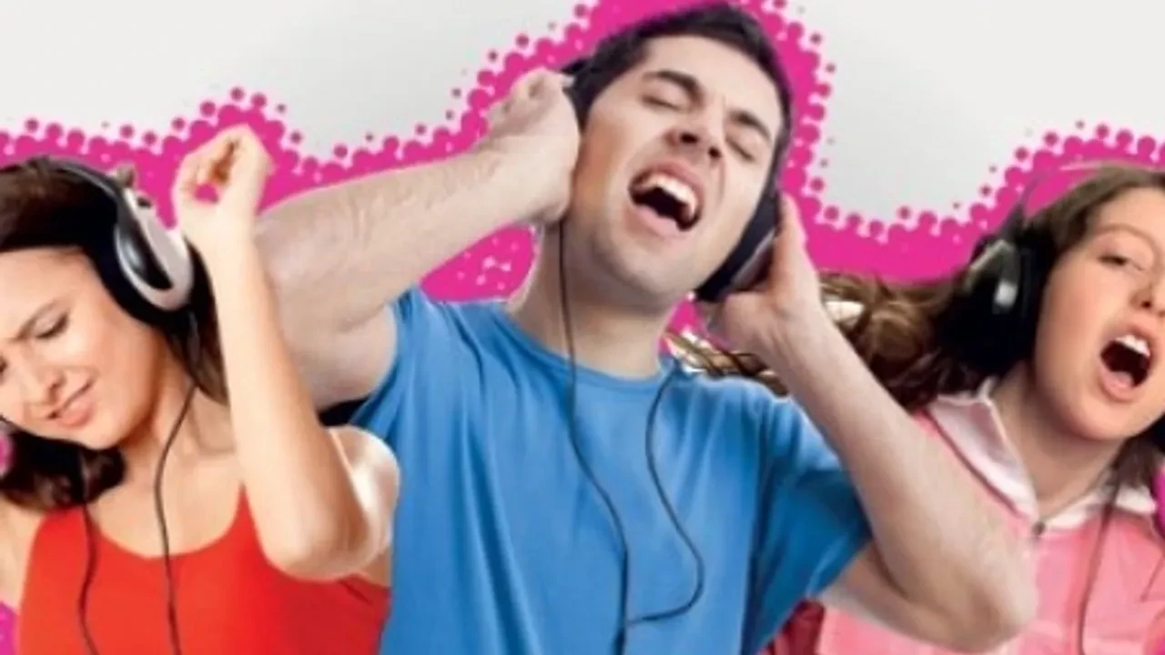 Üniversite gençliğinin müzik alışkanlıkları: Günde 5 saat dinleyenler artıyor!