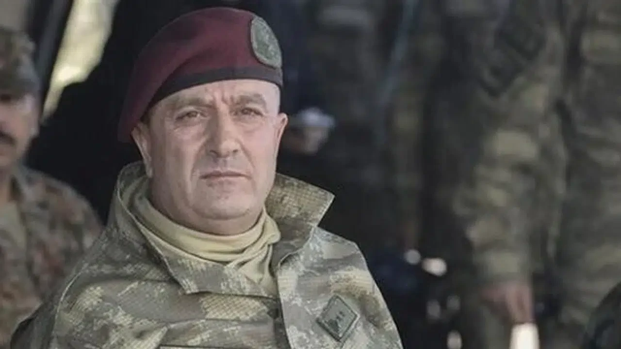 Zekai Aksakallı emekliye ayrıldı, 15 Temmuz’un simge ismi görevi devretti.