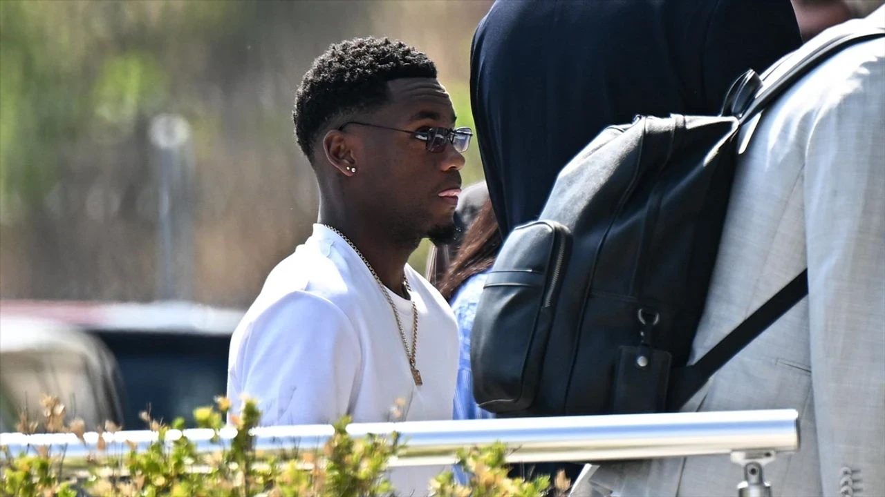 Fenerbahçe, Jhon Duran ile tarihindeki 198. transfere imza attı, Ali Koç'un 106. transferi oldu.