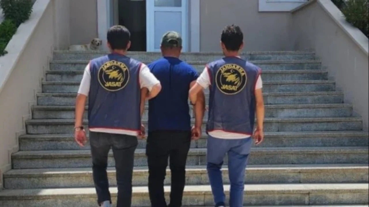 Adana'da JASAT, 25 yıl hapis cezası olan firariyi yakaladı
