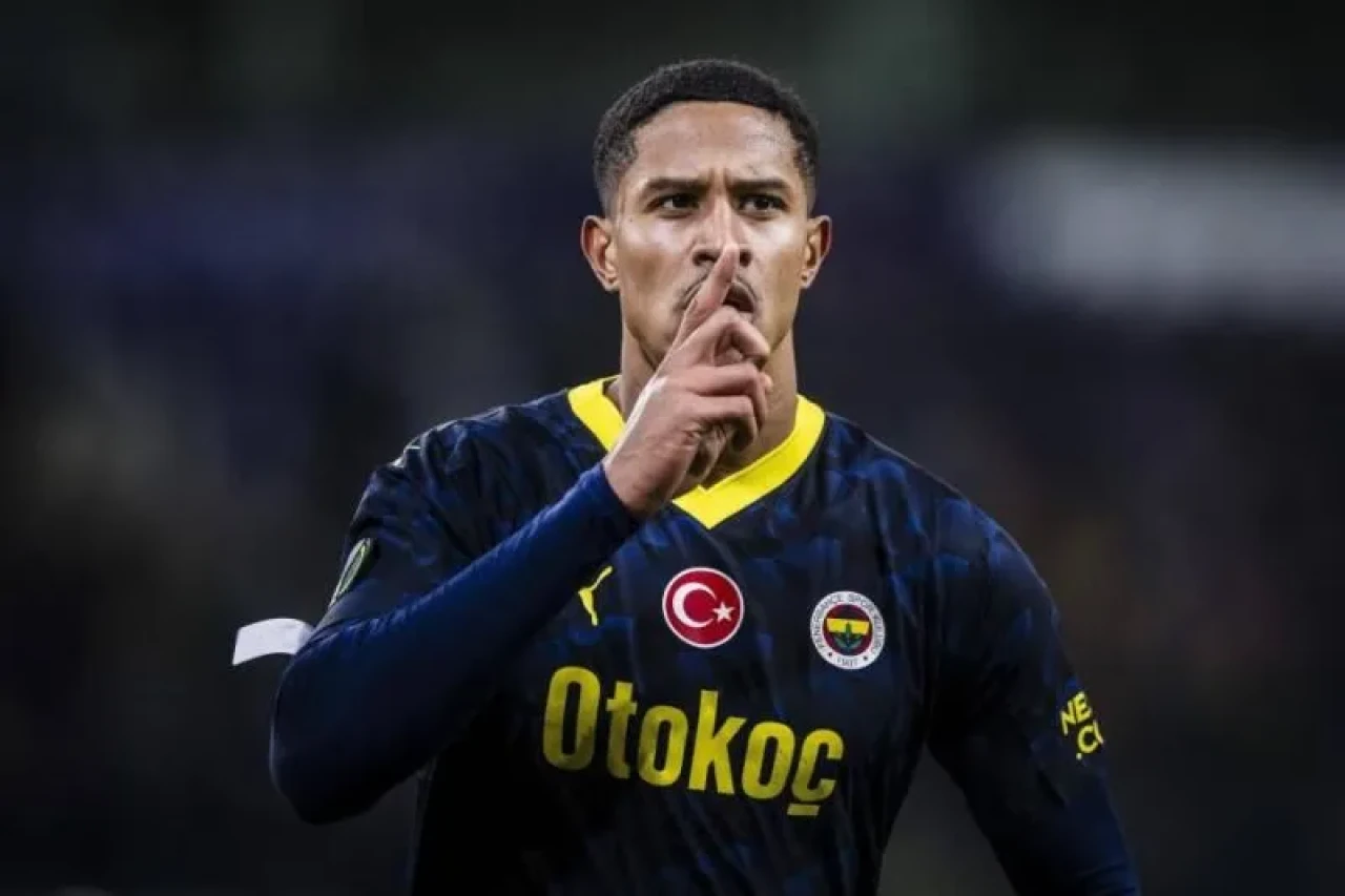 Fenerbahçe Oosterwolde'nin sözleşmesini 2029'a kadar uzatıyor, Mourinho'nun planlarında kilit rol oynayacak