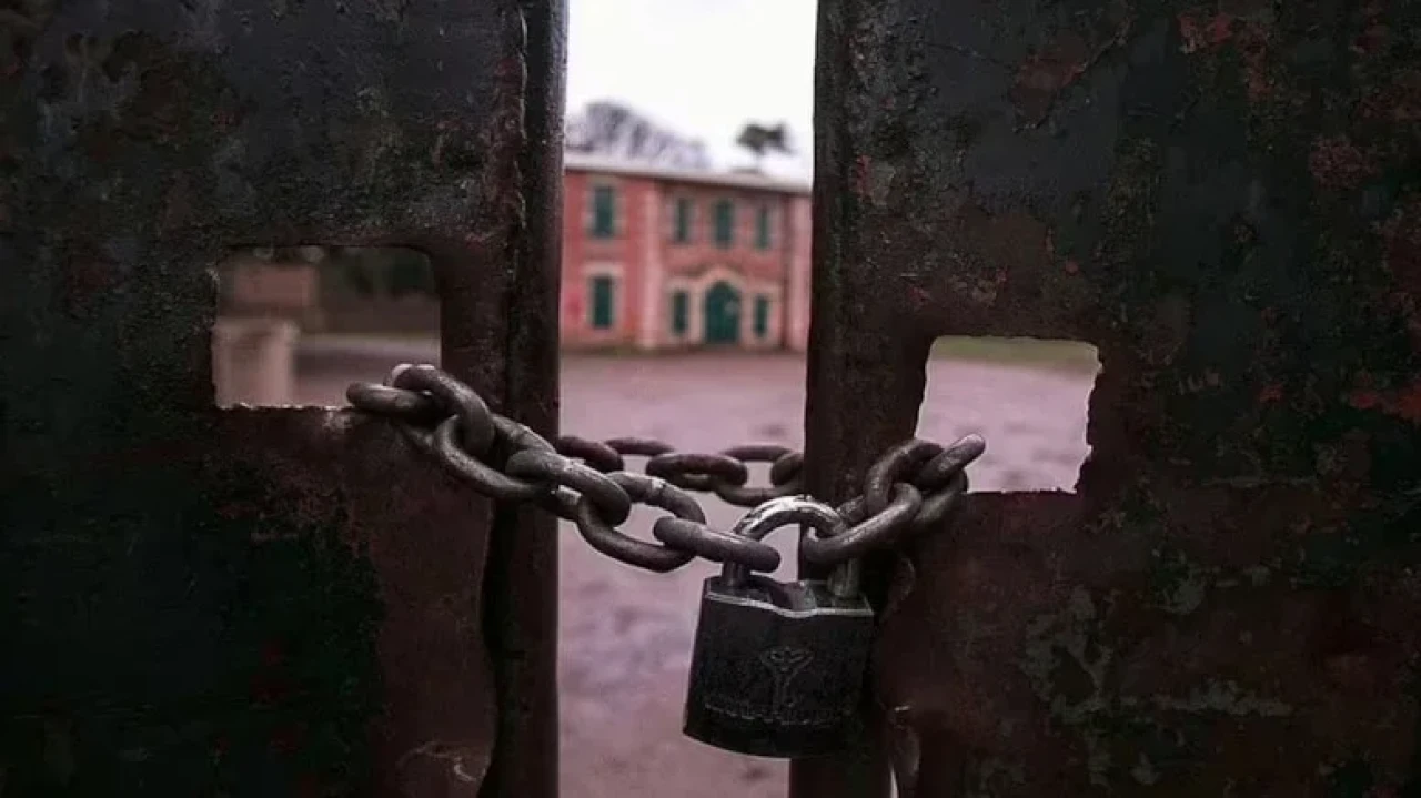 Imber Köyü'nde Ziyaretçilerin Dikkatine: Patlamamış Mühimmat Riski Var!