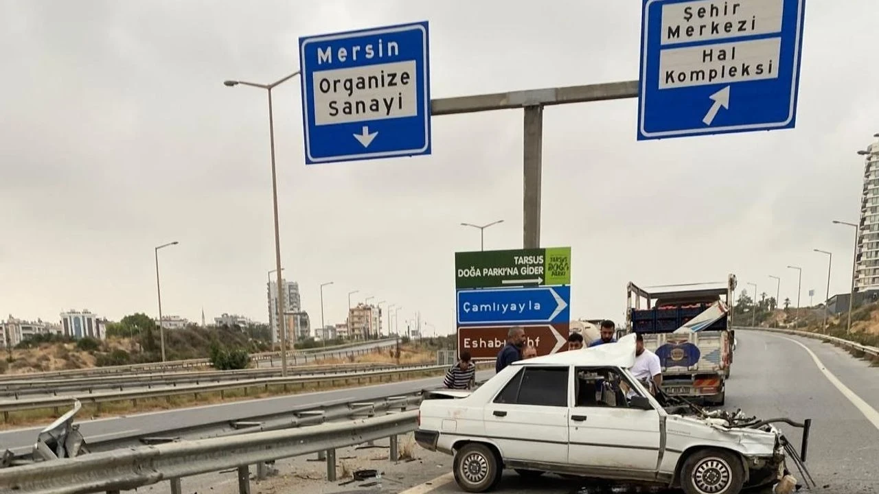Mersin'de Kardeşlerin Aracının Refüje Çarpması Sonucu Bir Kişi Hayatını Kaybetti