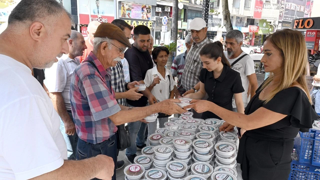 Mersin’de 20 Bin Kişiye Aşure İkramı ile Muharrem Ayı Birliktelik Ruhu Paylaşıldı