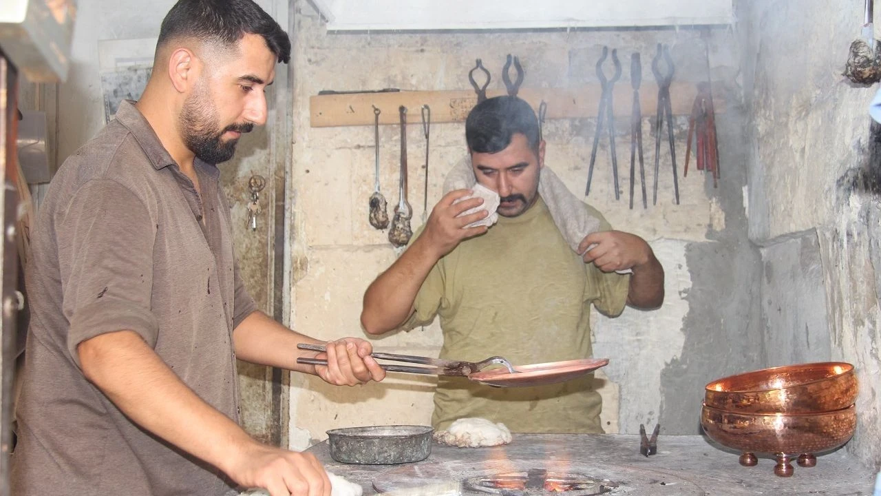 Gaziantep'te Kalay Ustaları: 200 Derecede Ekmek Mücadelesi Veriyorlar