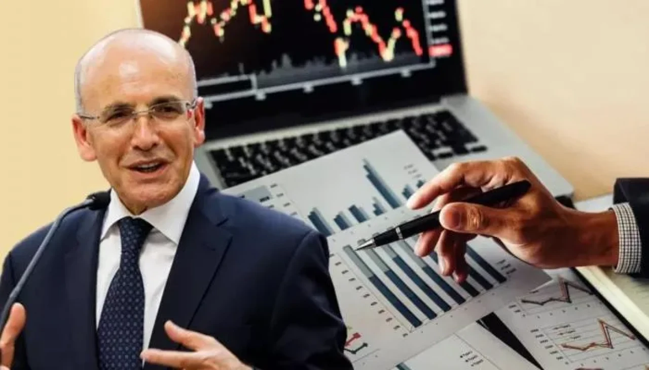 Moody's Türkiye'nin kredi notunu yükseltti, Fitch sabit bıraktı; Bakan Şimşek ekonomide olumlu döngü vurguladı.