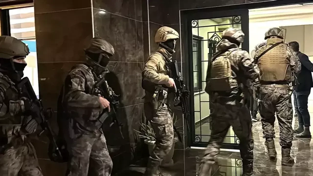 FETÖ'ye yönelik operasyonlarda 50 gözaltı, 33 tutuklama gerçekleştirildi