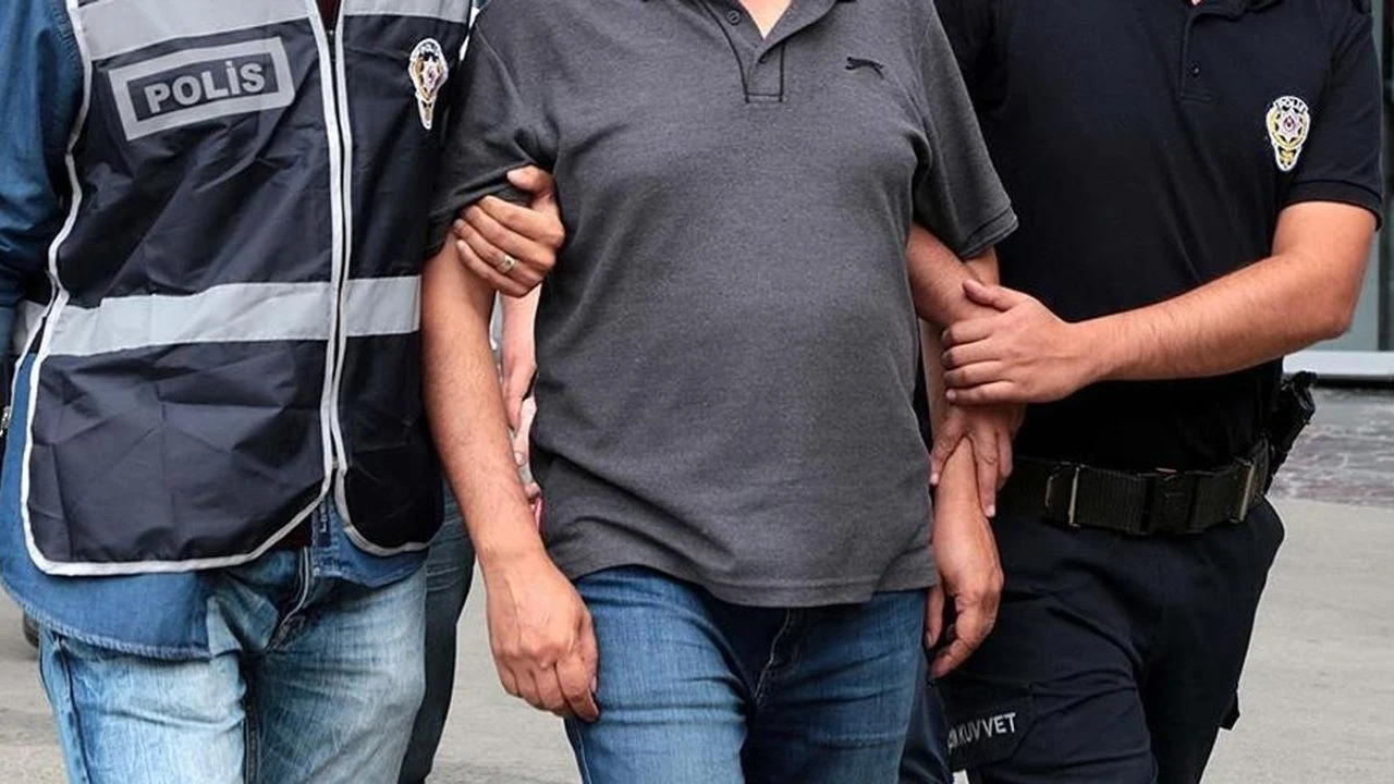 İstanbul'da DEAŞ'a yönelik operasyon: 6 şüpheli yakalandı, silah ve dijital materyal ele geçirildi