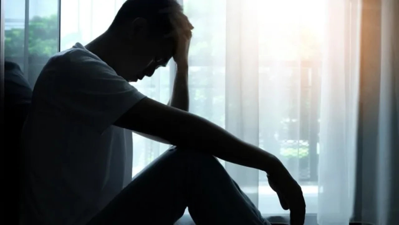 Yalnızlık Beynin Yapısını Değiştiriyor: Kronik Etkileri ve Riskler