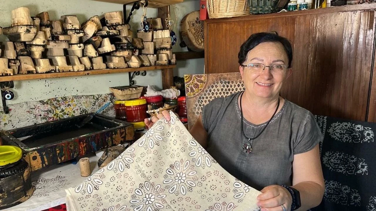 İzmir'de Geleneksel Yazmacılık Sanatı Yeniden Canlanıyor: Emel Ardahanlı'nın Mücadele Hikayesi