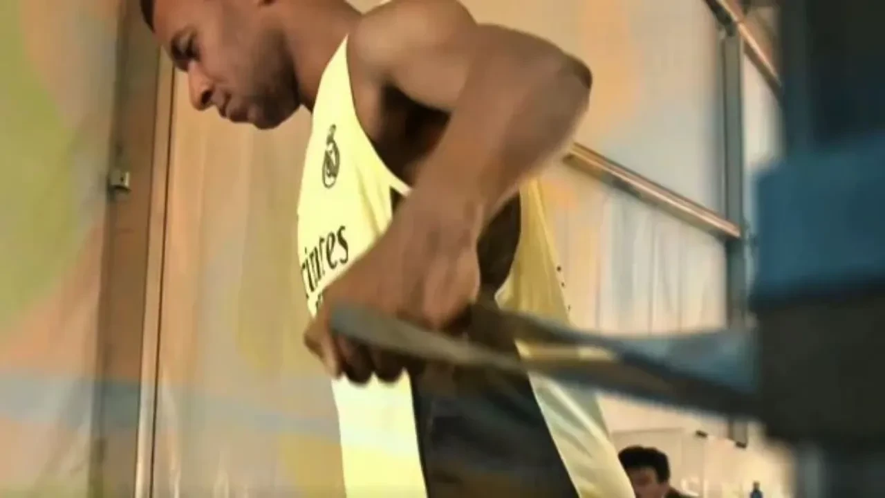 Mbappé'nin Tavuk Zehirlenmesi: Hastaneden İhtişamlı Geri Dönüş Mücadelesi