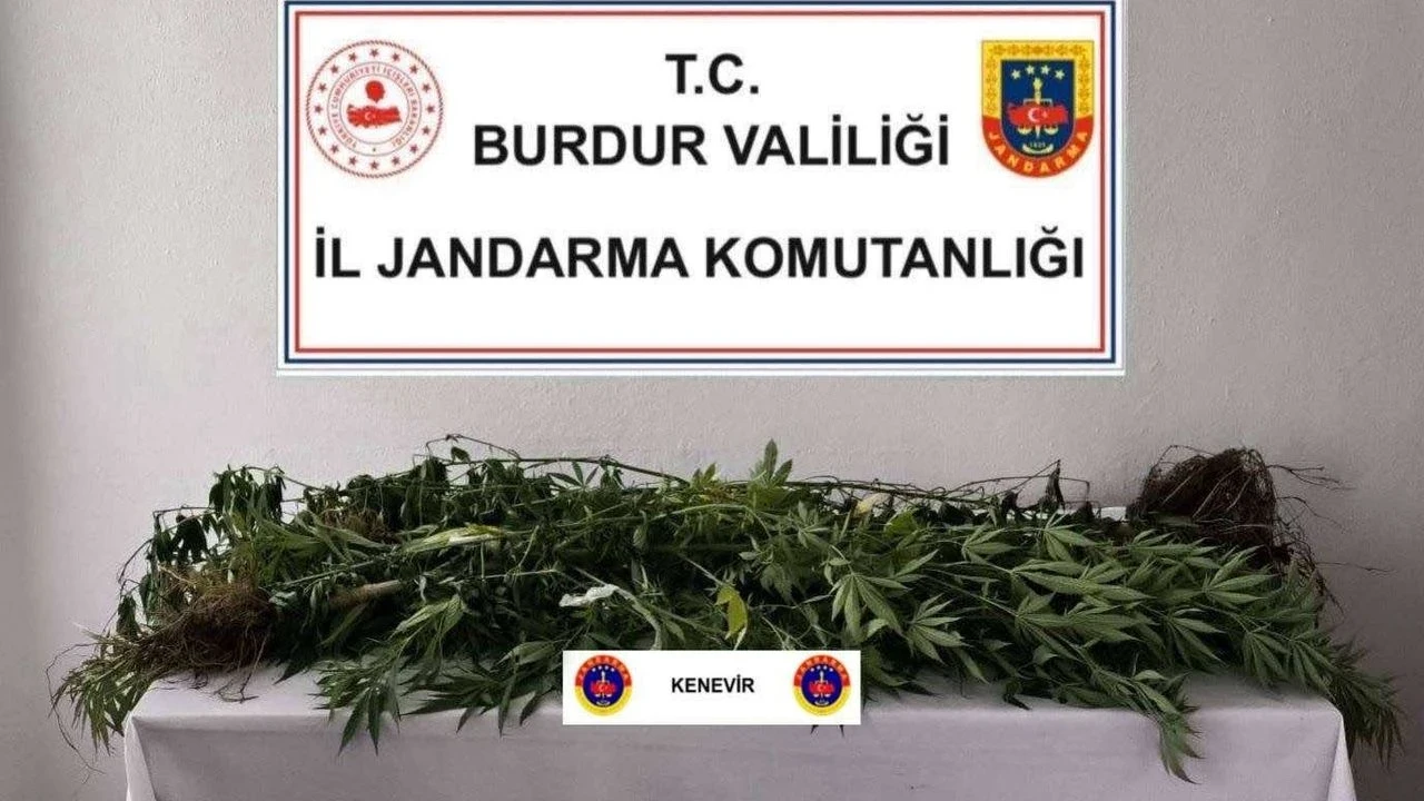 Burdur'da Temmuz'da Kaçakçılık Operasyonları: 3 Tutuklama, Tarihi Eşyalara ve Uyuşturucuya Darbe