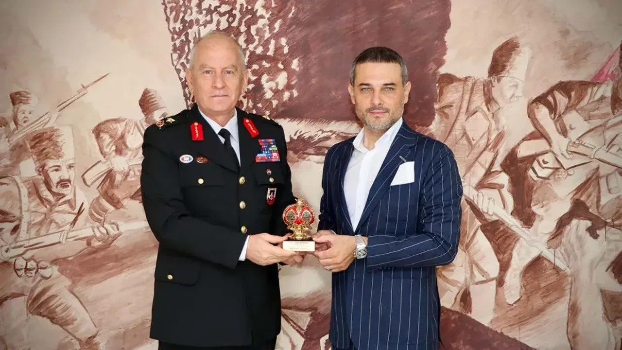 Erdoğan onayıyla Tuğgeneral Tarık Hekimoğlu Tümgeneral oldu, terfi süreci ve kariyeri detaylarıyla dikkat çekiyor.