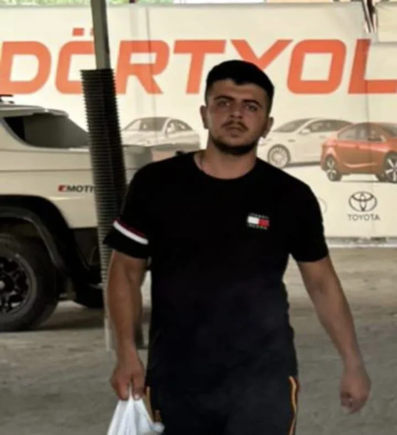 Baba, Oğlunu Motosiklet Üzerinde Bıçaklayarak Öldürdü: Korkunç Anlar Kamerada