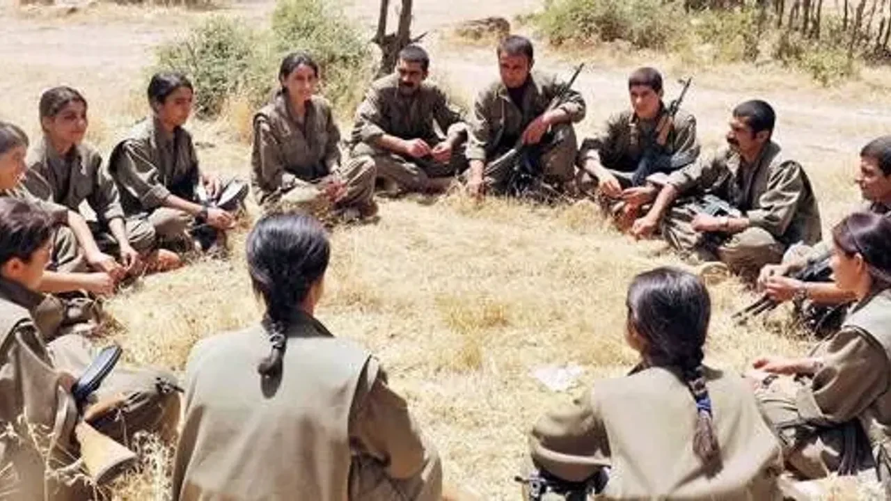 Süleymaniye’de PKK militanları silah bırakma sürecine başladı, Bese Hozat yeni bir dönemin kapısını araladı.