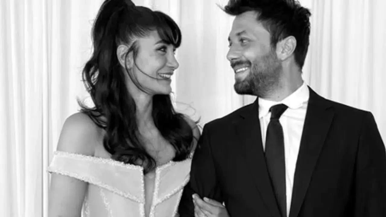 Sitare Akbaş ve Cengiz Orhonlu, nişanlandı! Akasya Durağı'nın Zeyno'su mutluluğunu paylaştı.