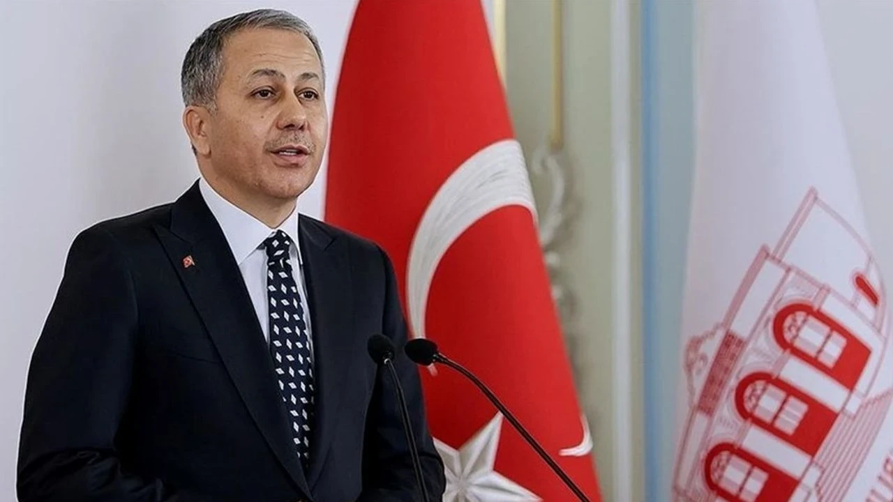 İstanbul ve İzmir'de Dev FETÖ Operasyonları: 306 Gözaltı, 64 İlde Eş Zamanlı Baskınlar