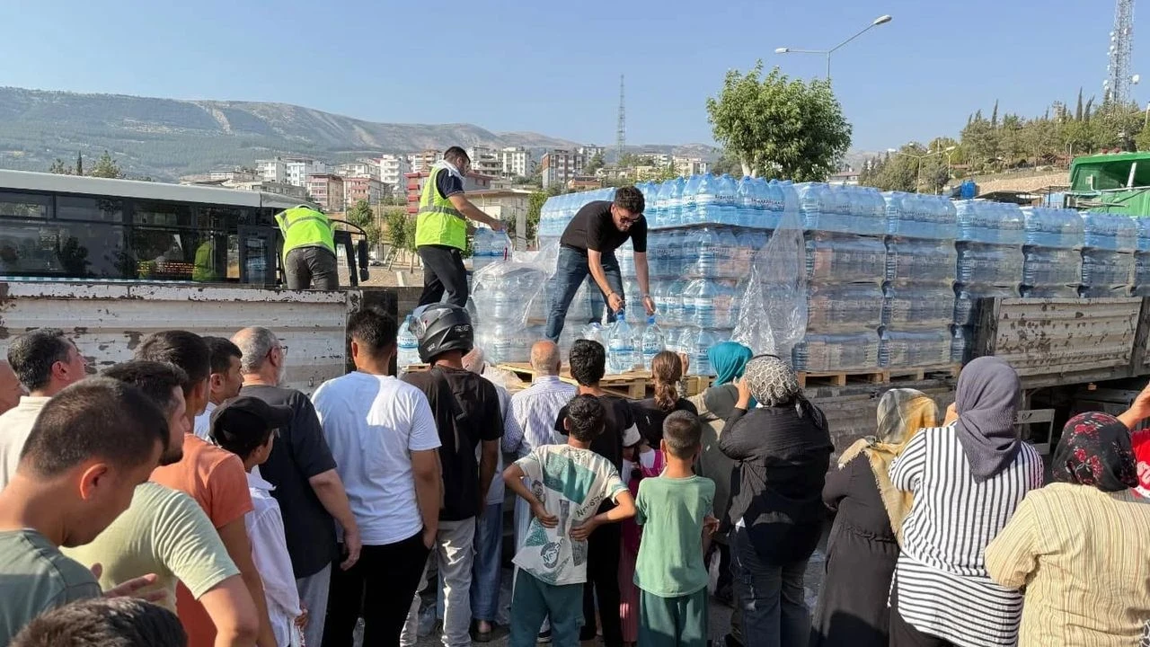 Dulkadiroğlu'nda Su Kesintilerine Ücretsiz Su Dağıtımı ile Destek Sağlandı