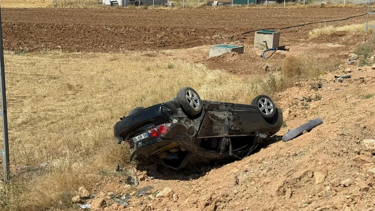 Afşin'de trafik kazası: Araç tarlaya uçtu, yaralıların durumu iyi!