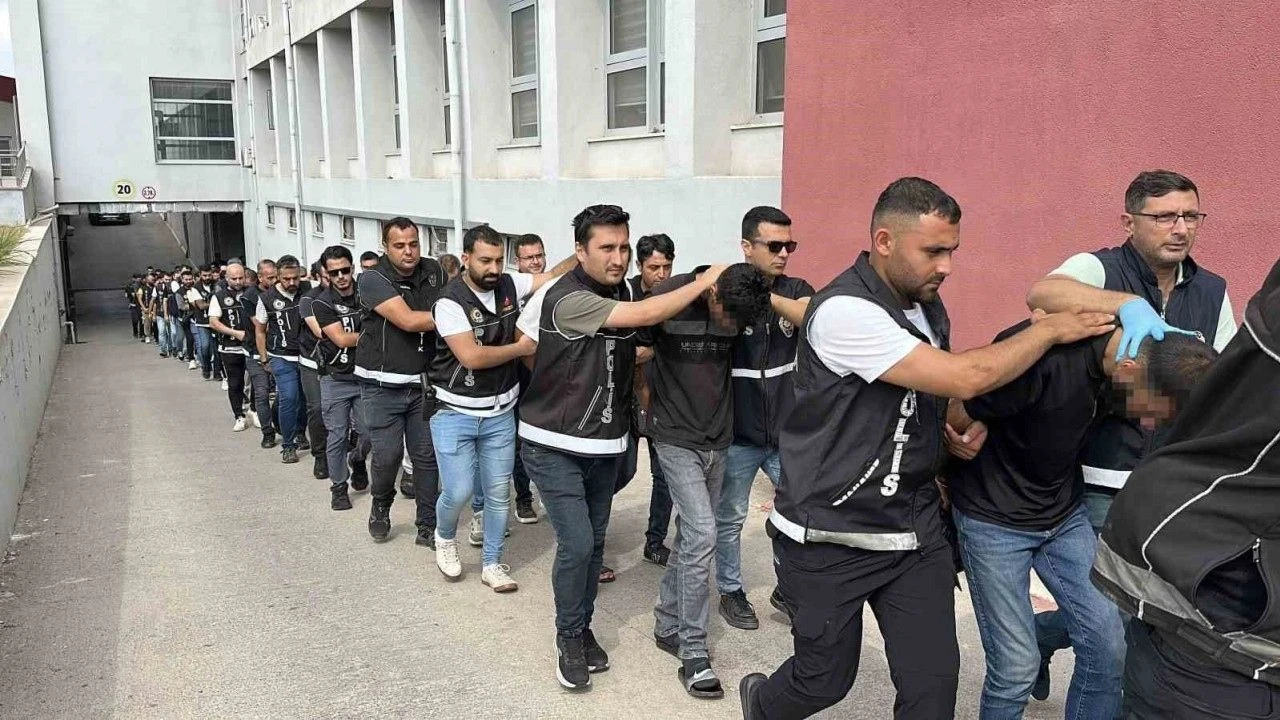 Adana merkezli uyuşturucu operasyonunda 159 şüpheli gözaltına alındı, 152'si tutuklandı