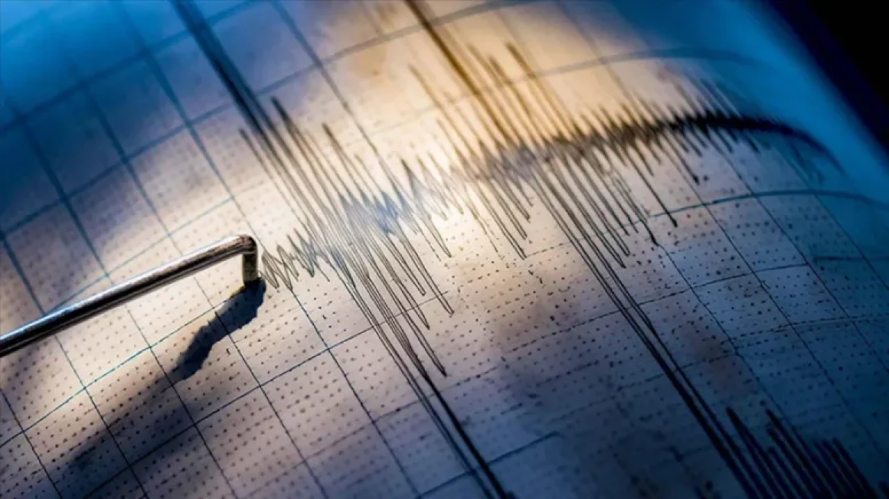 Endonezya'nın Ambon Adası'nda 6.6 Büyüklüğünde Şiddetli Deprem Meydana Geldi