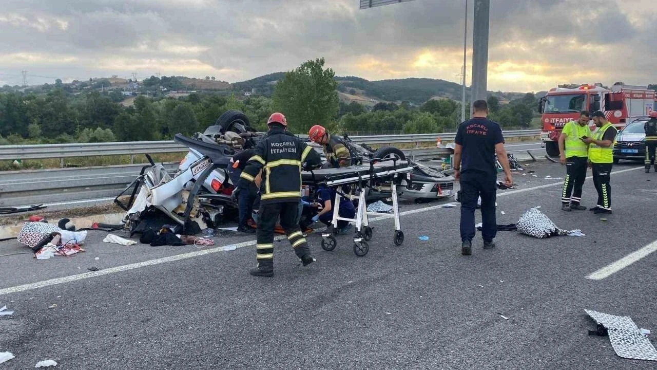 Kocaeli'de trafik kazası: 1 ölü, 4 yaralı, hız iddiaları gündemde