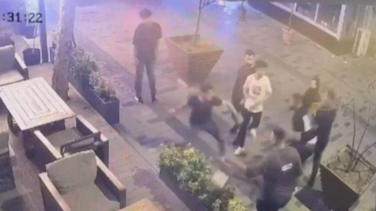 Taksim'de kadına taciz edenleri uyaran Mehmet K. maket bıçağıyla iki kişiyi yaraladı, tutuklandı.