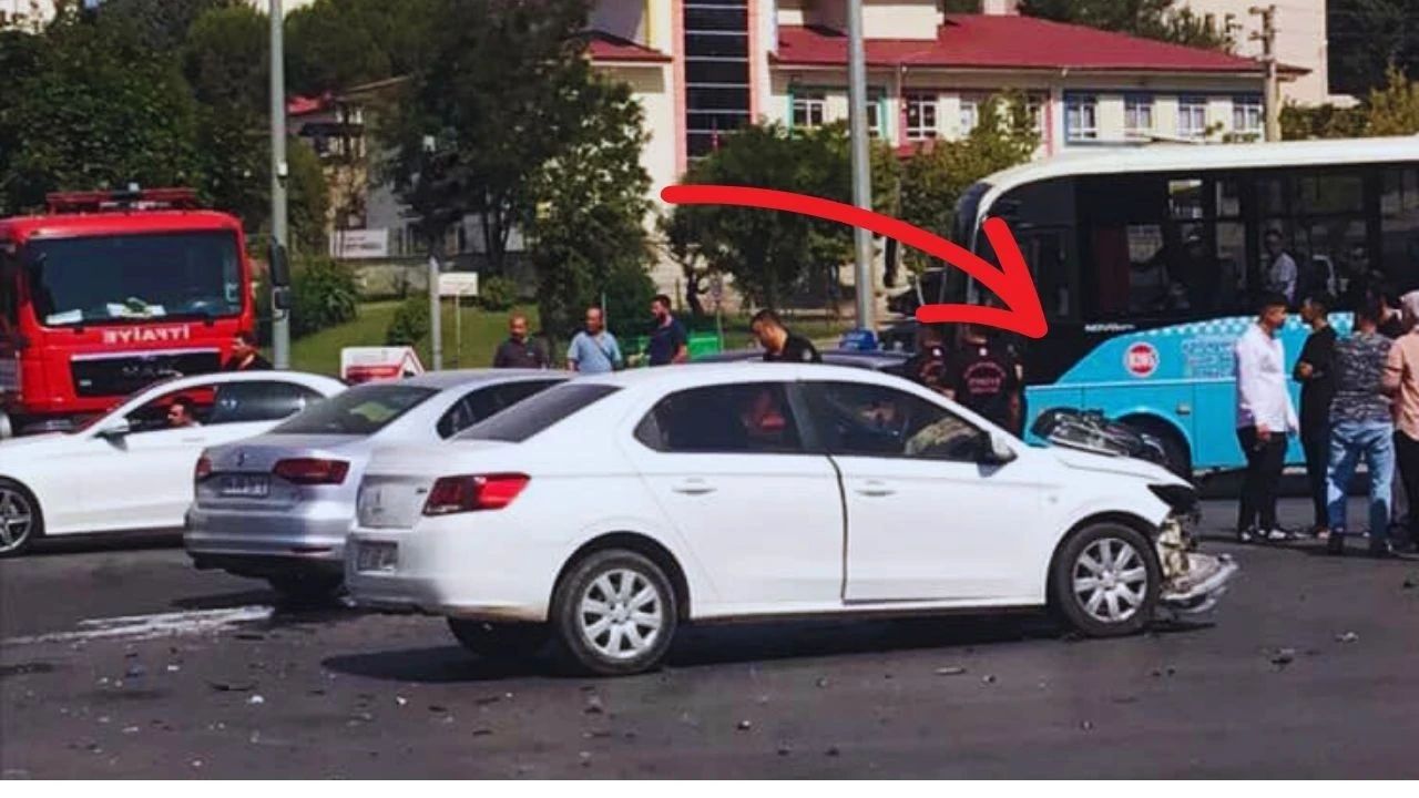Gazi Mustafa Kuşçu Bulvarı'nda Trafik Kazası: Yoğunluk ve Panik Yaşandı