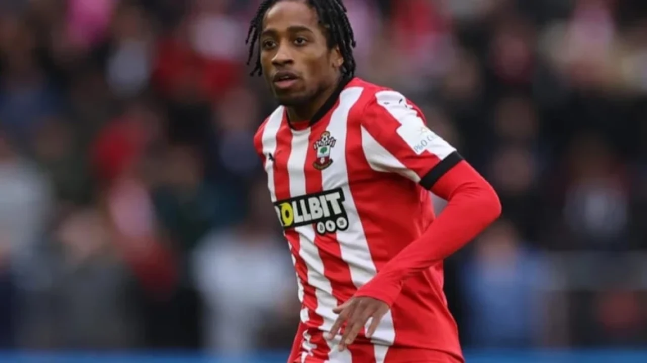 Beşiktaş, Kyle Walker-Peters'ın İstanbul'a gelişini ailevi sebeplerle erteledi