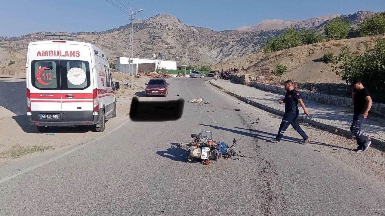 Kahramanmaraş'ta motosiklet-kamyonet çarpışması: Sürücü yaşamını yitirdi