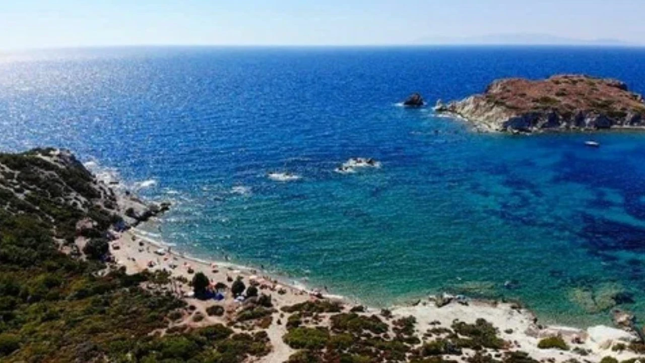 İzmir'in Saklı Cenneti: Girlen Plajı, Sakin ve Doğayla İç İçe Bir Kaçamak Sunuyor