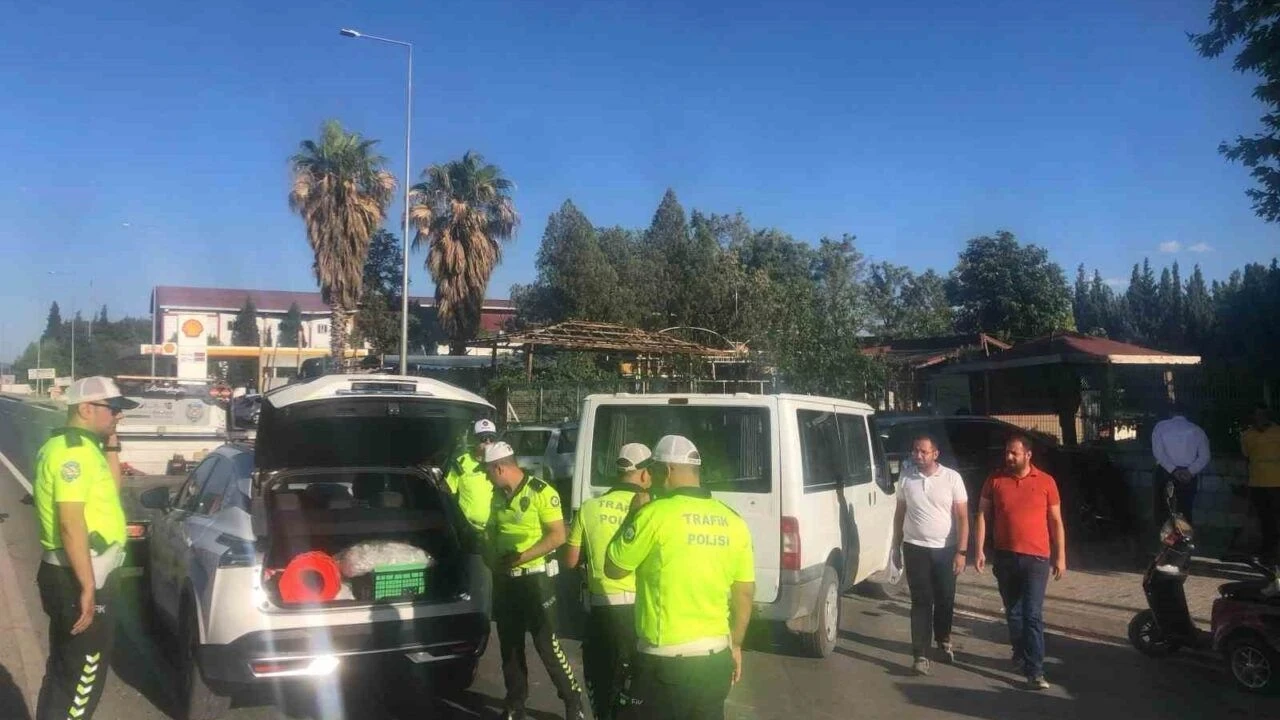 Kahramanmaraş'ta Polis Aracının Minibüsle Çarpıştığı Kazada 4 Yaralı
