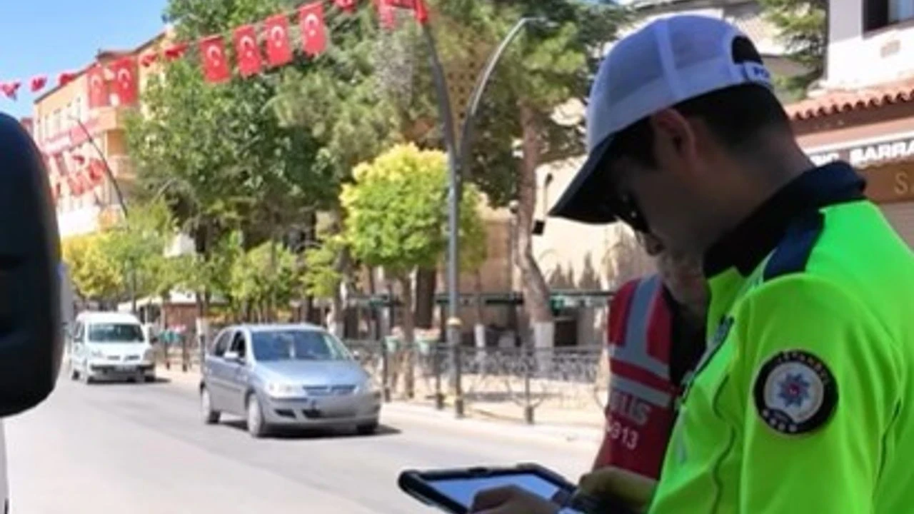 Isparta'da "Türkiye Huzur ve Güven Uygulaması" ile 5 bin şahıs ve 1.782 araç denetlendi