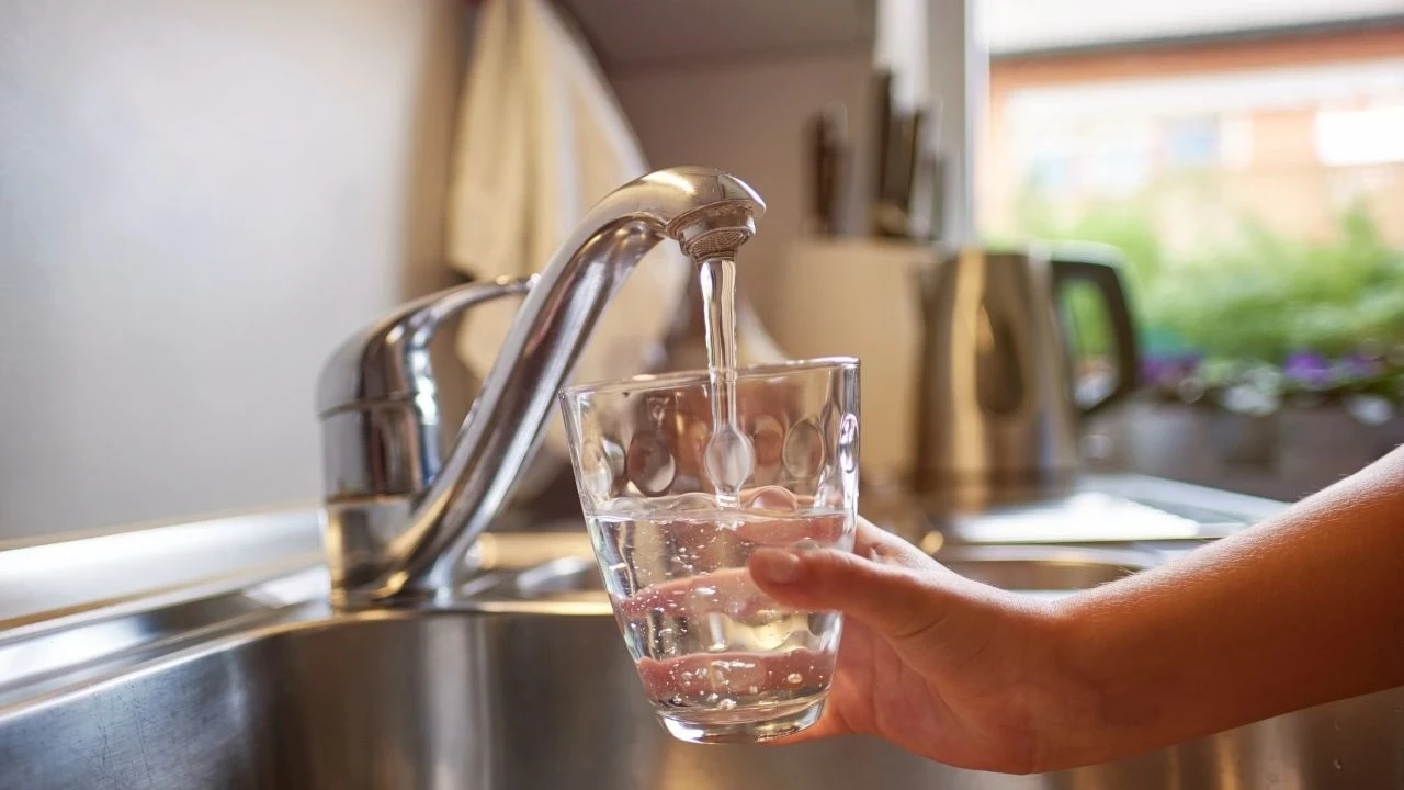 Fransa'da 12 şehirde içme suyu yasaklandı: PFAS kirliliği sağlık tehdidi oluşturuyor