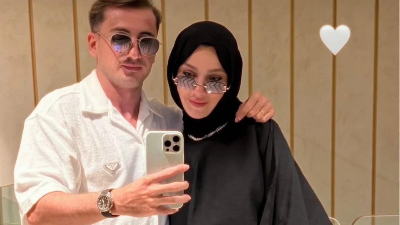 Kerem Aktürkoğlu, Ceren Azak ile sade bir törenle evlendi, mutlulukları dikkat çekti!