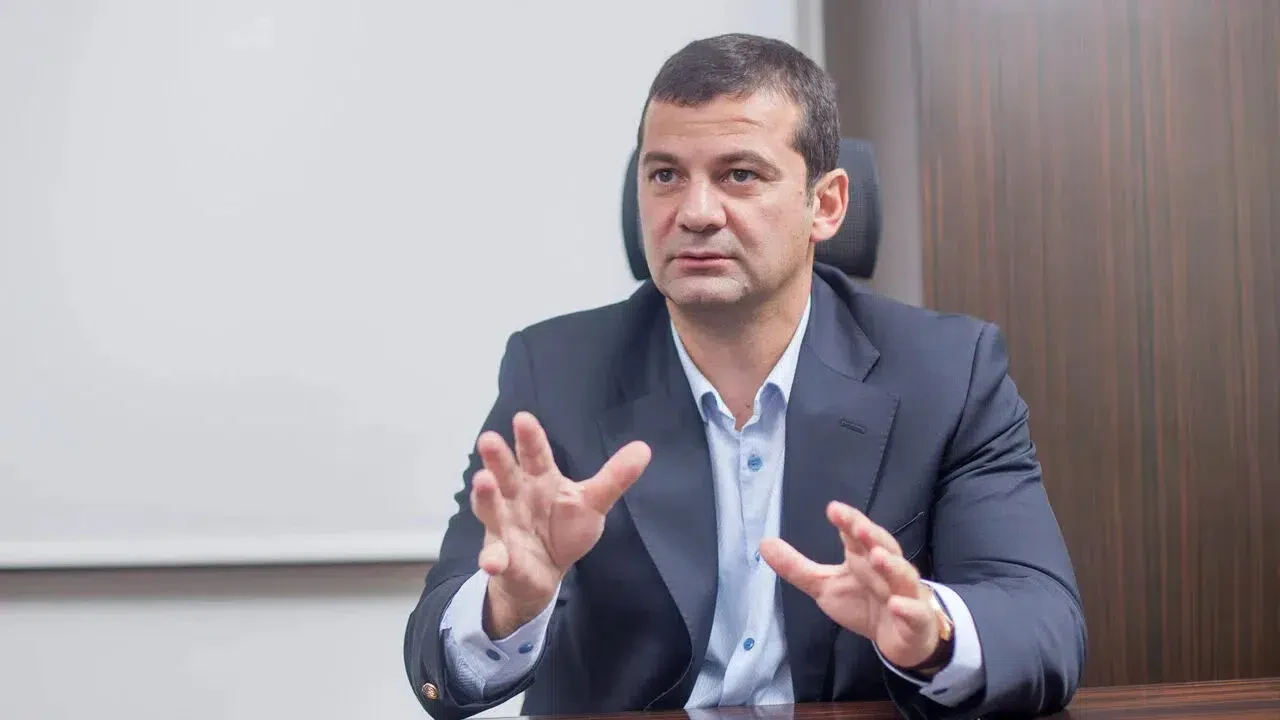 Bartu Soral, Zafer Partisi'nin CHP mitingine katılmaması üzerine istifa etti