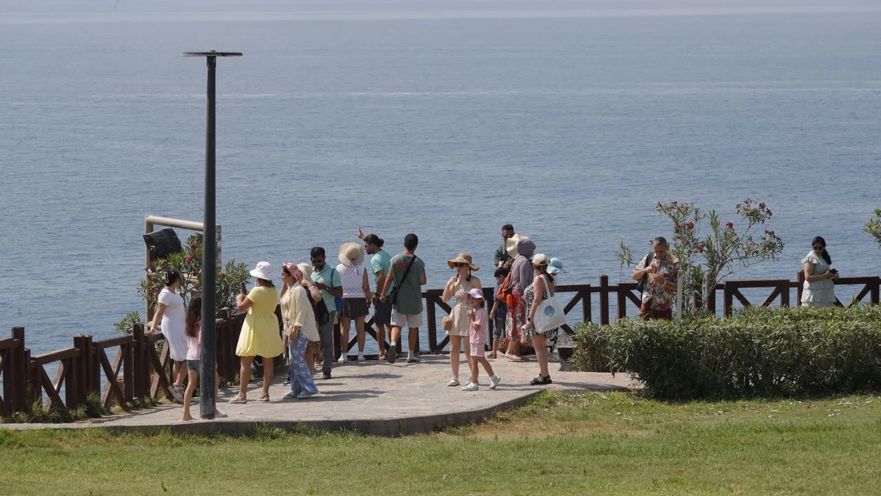 Muratpaşa'da Dronlarla Falezlerden Düşen Kişi İçin Arama Çalışmaları Devam Ediyor