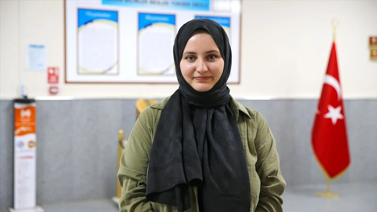 Azim ve çalışkanlık: Temizlikçi genç kadın, KPSS'de tıp fakültesi kazandı
