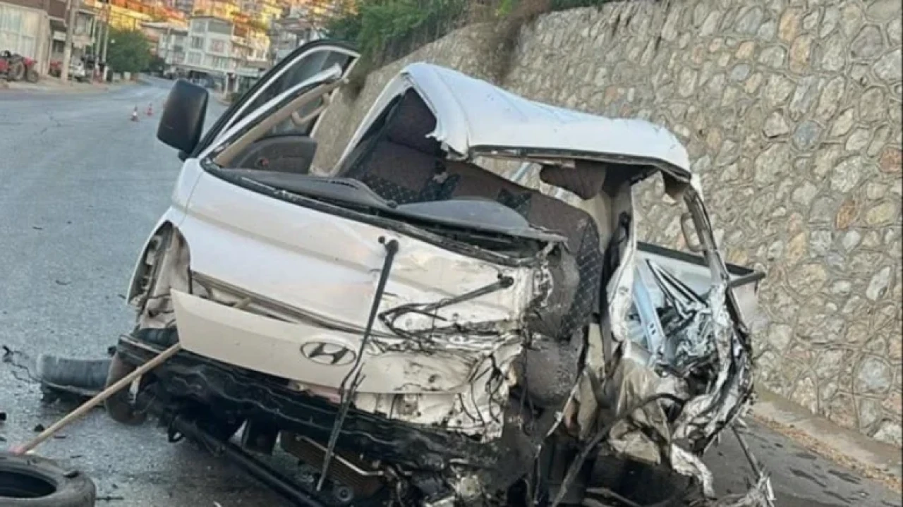 Orhangazi'de TIR ile kamyonet çarpıştı: Emin Erel hayatını kaybetti