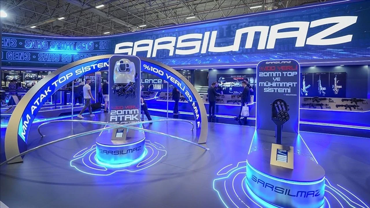 IDEF 2025'te yerli silah sistemleri tanıtıldı, yeni 6 namlulu top varyantı 3000 atım hedefliyor.