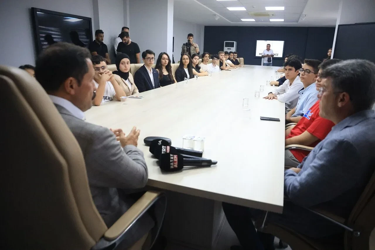 Hatay'da Depremden Sonra Eğitimde Yeni Umut: Başarılı Öğrencilere Burs Desteği!