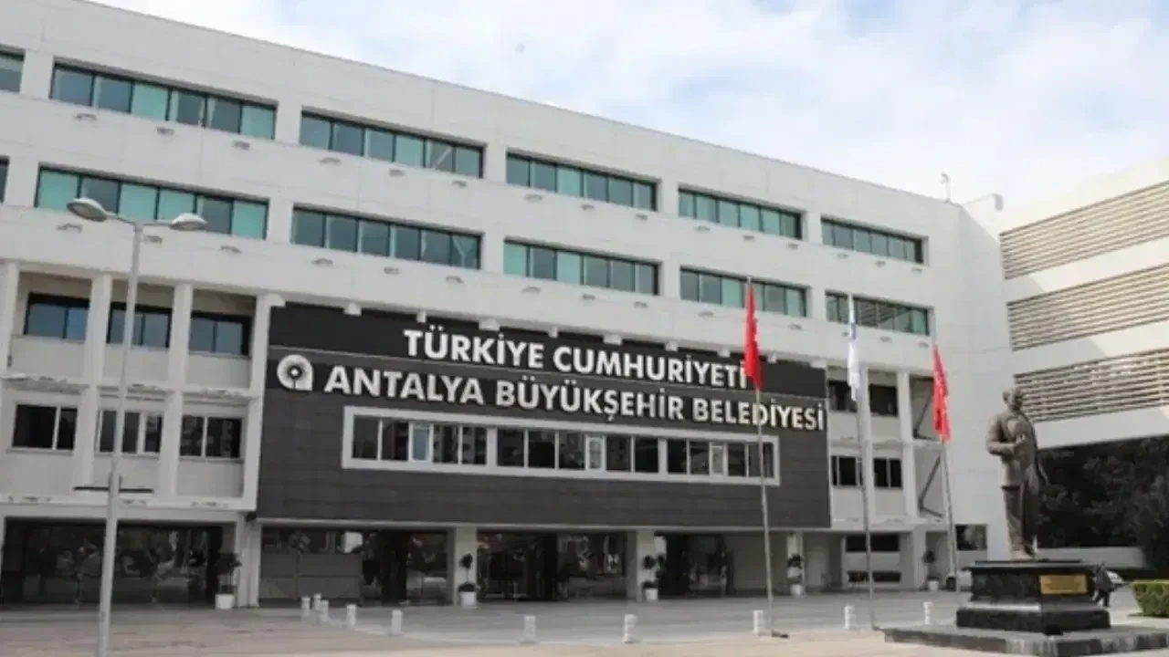 Antalya'da rüşvet soruşturması: 3 kişi gözaltına alındı, başkan tutuklu kalıyor