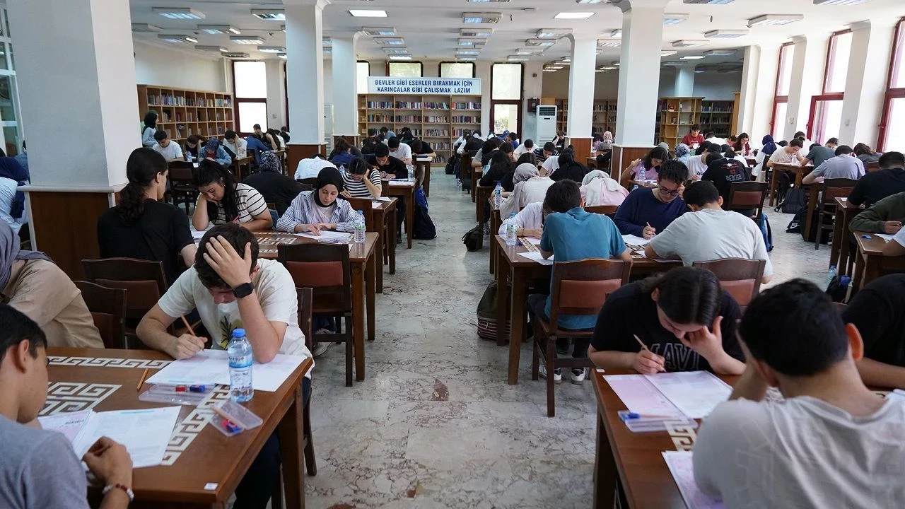 Kahramanmaraş'ta ücretsiz deneme sınavlarıyla 8 bin öğrenciye destek sağlandı