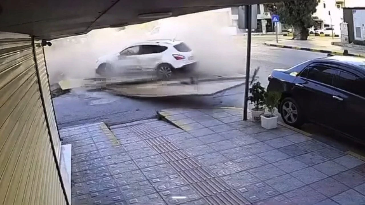 İskenderun'da Cip, İnşaat Alanına Dalmasıyla Trafik Kazası Korkuttu