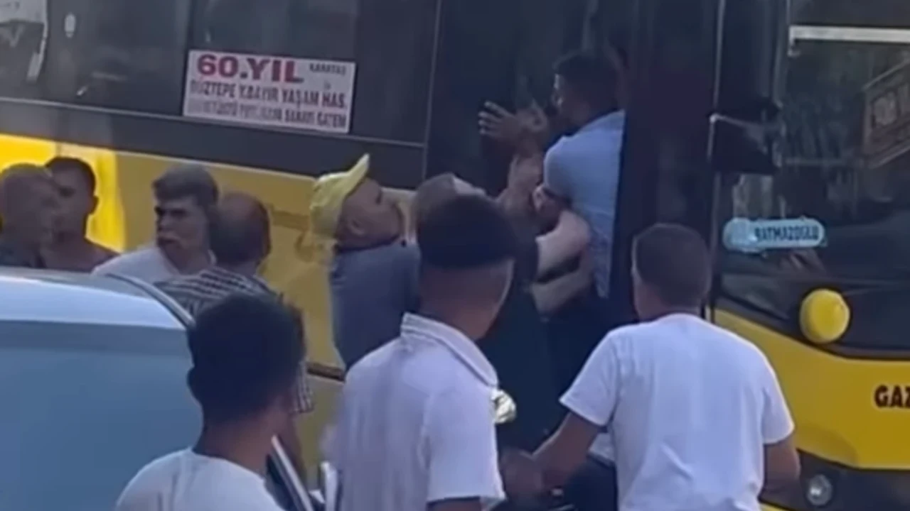 Gaziantep'te Otobüste Şoför ile Yolcu Arasında Kavga Çıktı