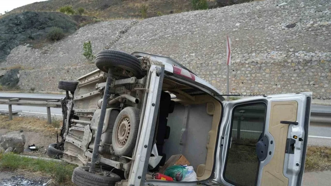 Kırıkkale'de cenazeye giden ailenin aracı şarampole devrildi, 1 ölü 1 yaralı