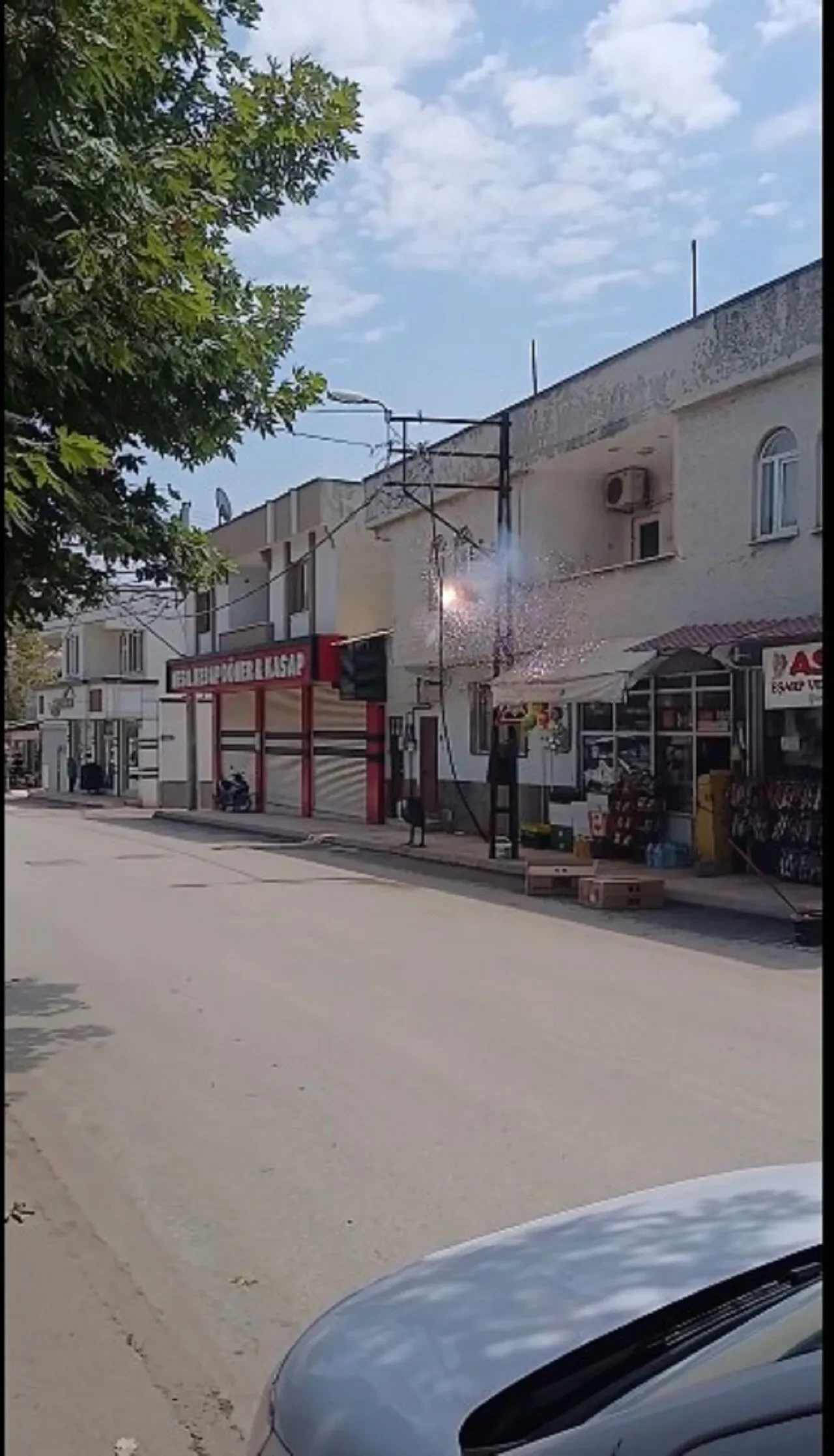 Kahramanmaraş'ta Kablo Kopması Paniğe Yol Açtı, Yetkililerden Henüz Müdahale Gelmedi