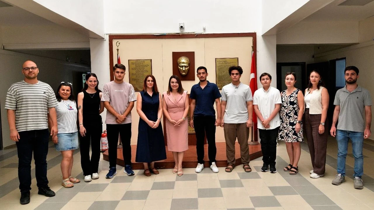 BELGEM, Bornova'da eğitimde fırsat eşitliği sunarak yüzlerce öğrencinin başarı hikayesine imza atıyor