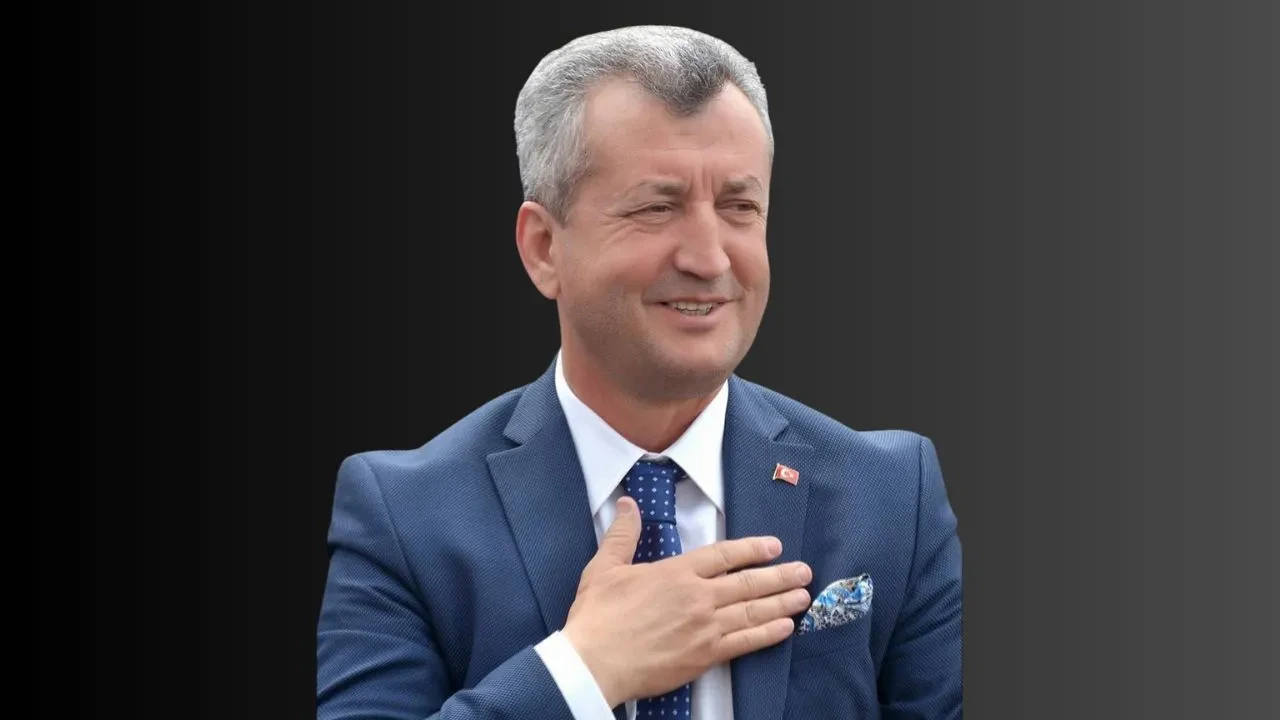 İzmir'in eski belediye başkanı Tahir Şahin ani kalp krizinden hayatını kaybetti