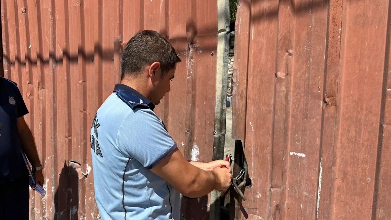 Konak'ta kaçak hurda denetimi: 6 depoya işlem, 4 işletme yeniden mühürlendi!
